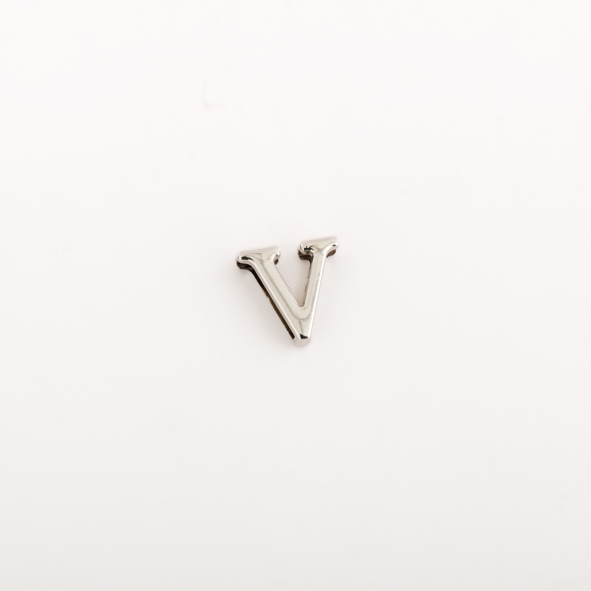 Amelia Letters - Letter V Charm