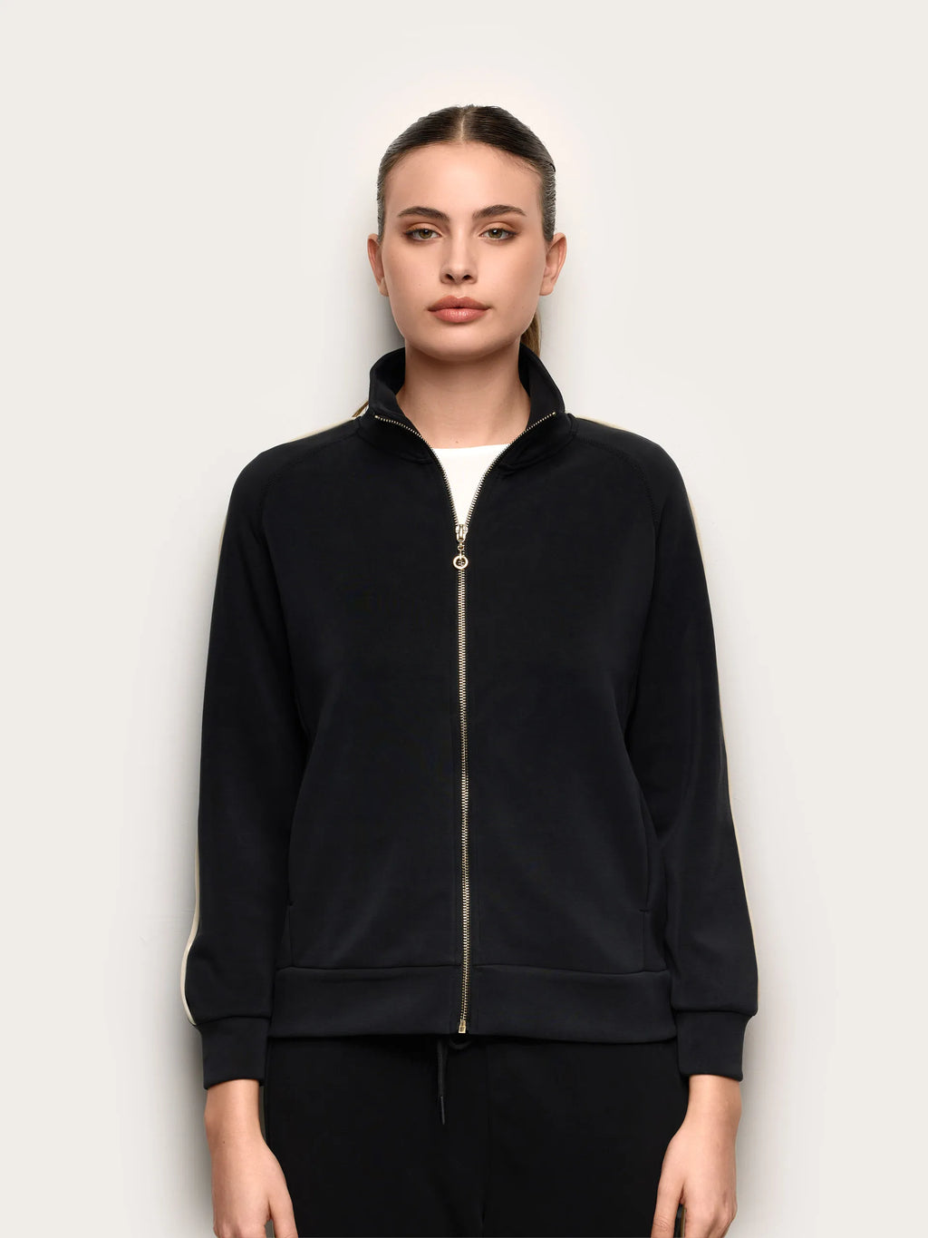 Yamamay Croatia Sweatshirt | AMAD191004_072_02.jpg