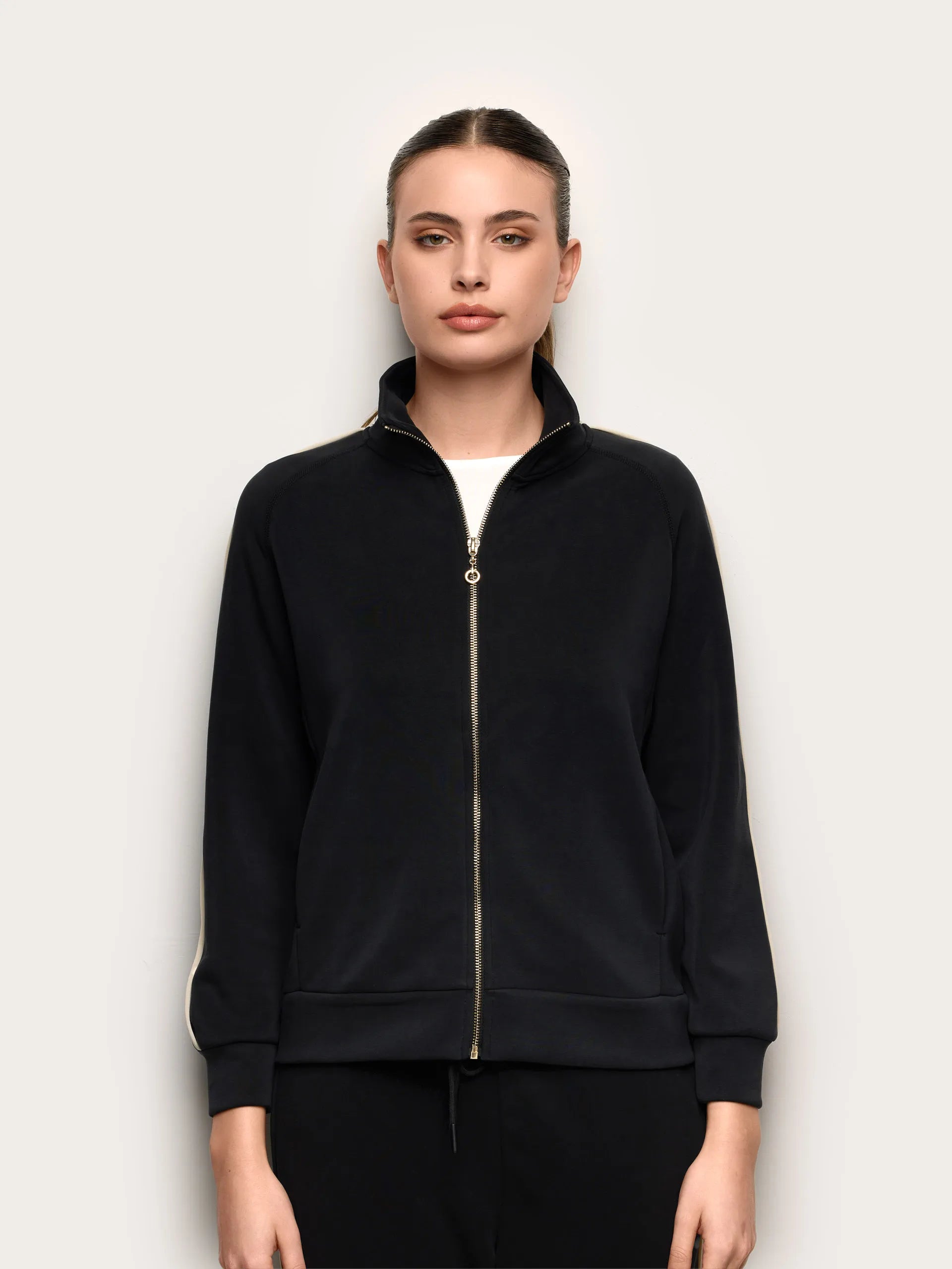 Yamamay Croatia Sweatshirt | AMAD191004_072_02.jpg