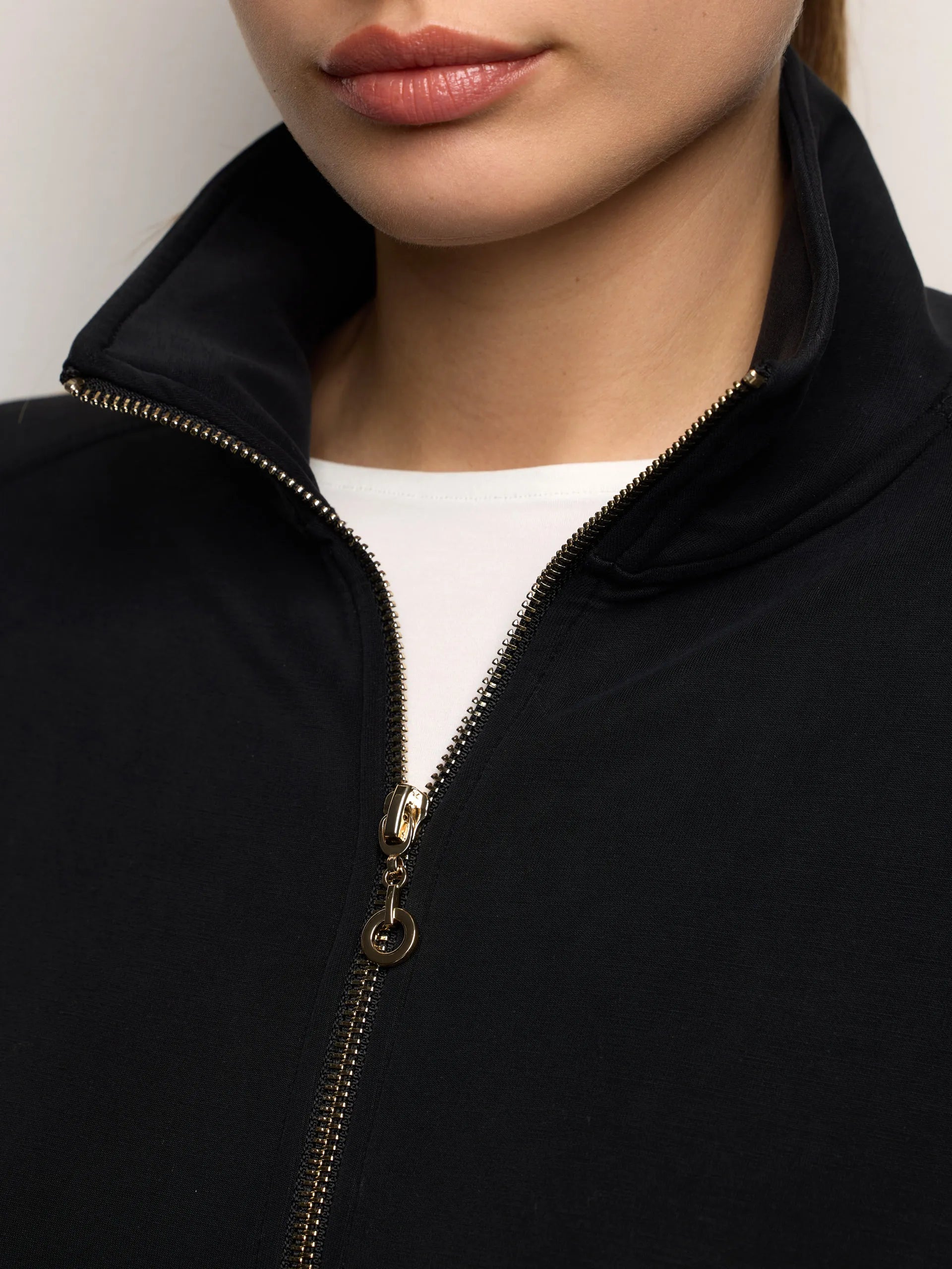 Yamamay Croatia Sweatshirt | AMAD191004_072_03.jpg