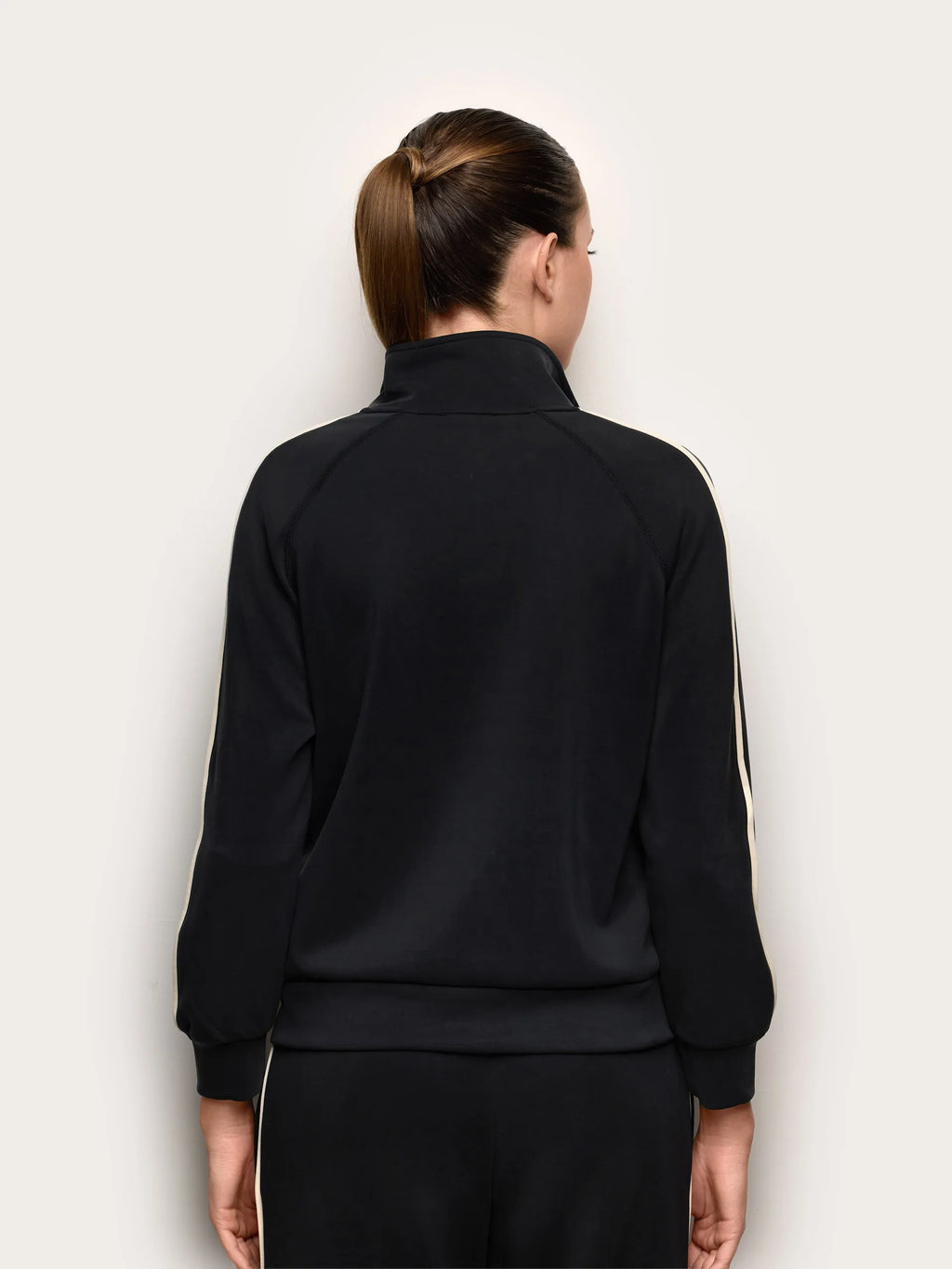 Yamamay Croatia Sweatshirt | AMAD191004_072_04.jpg