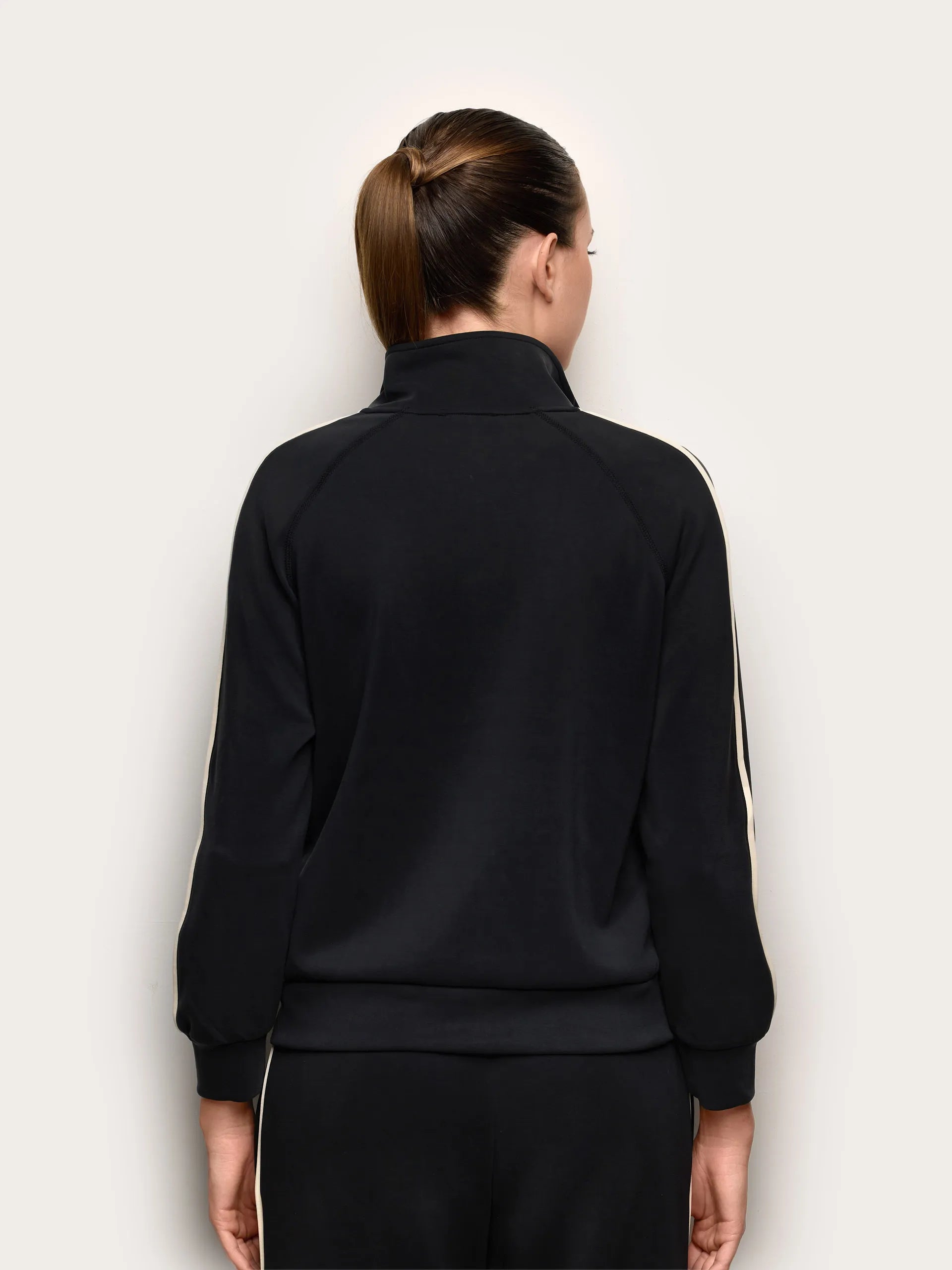 Yamamay Croatia Sweatshirt | AMAD191004_072_04.jpg