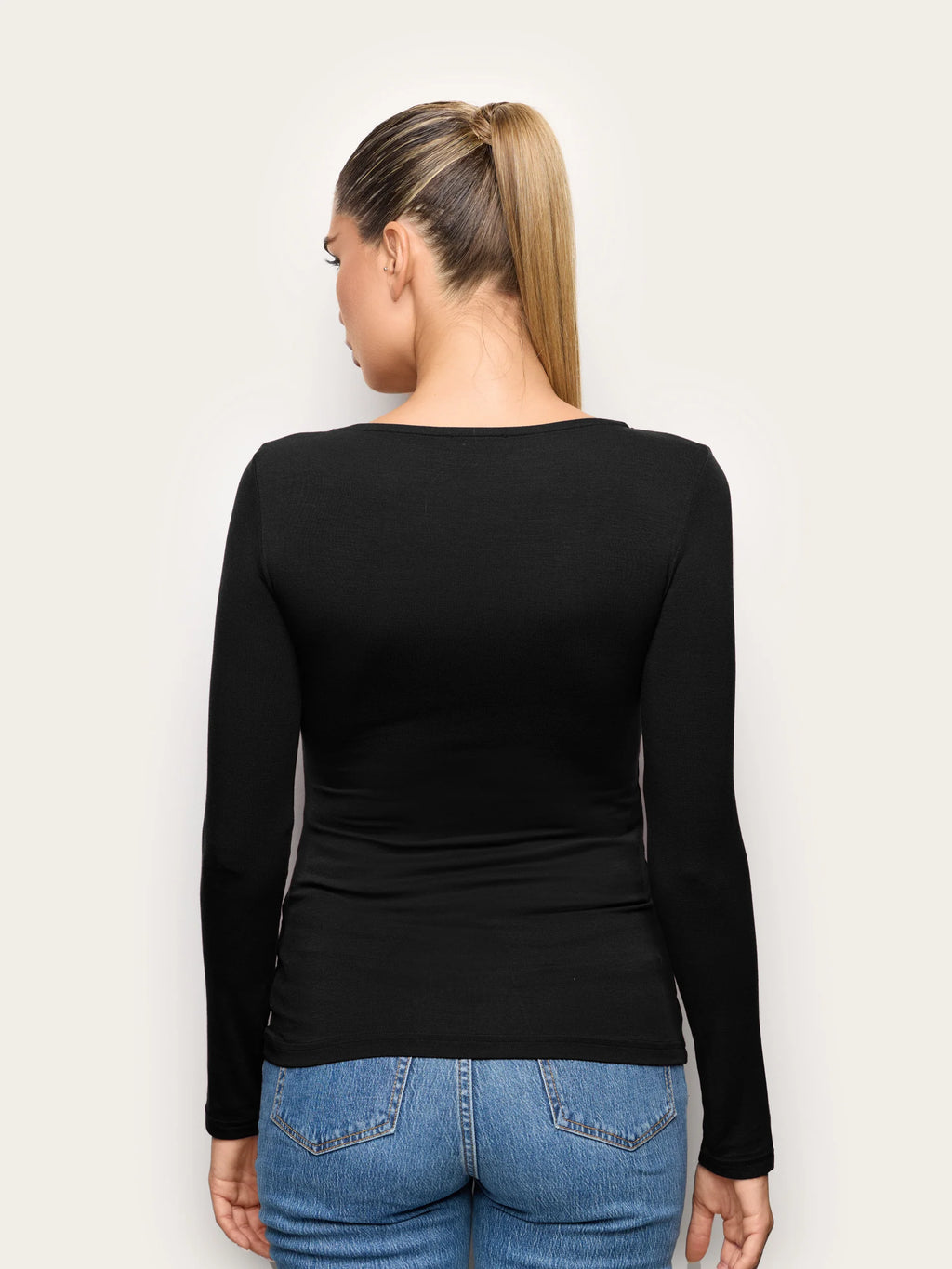 Yamamay Croatia Long-sleeve boat neck T-shirt | AMAD193002072_05_f8a33b36-3fff-4347-a907-a8e08d335316.jpg