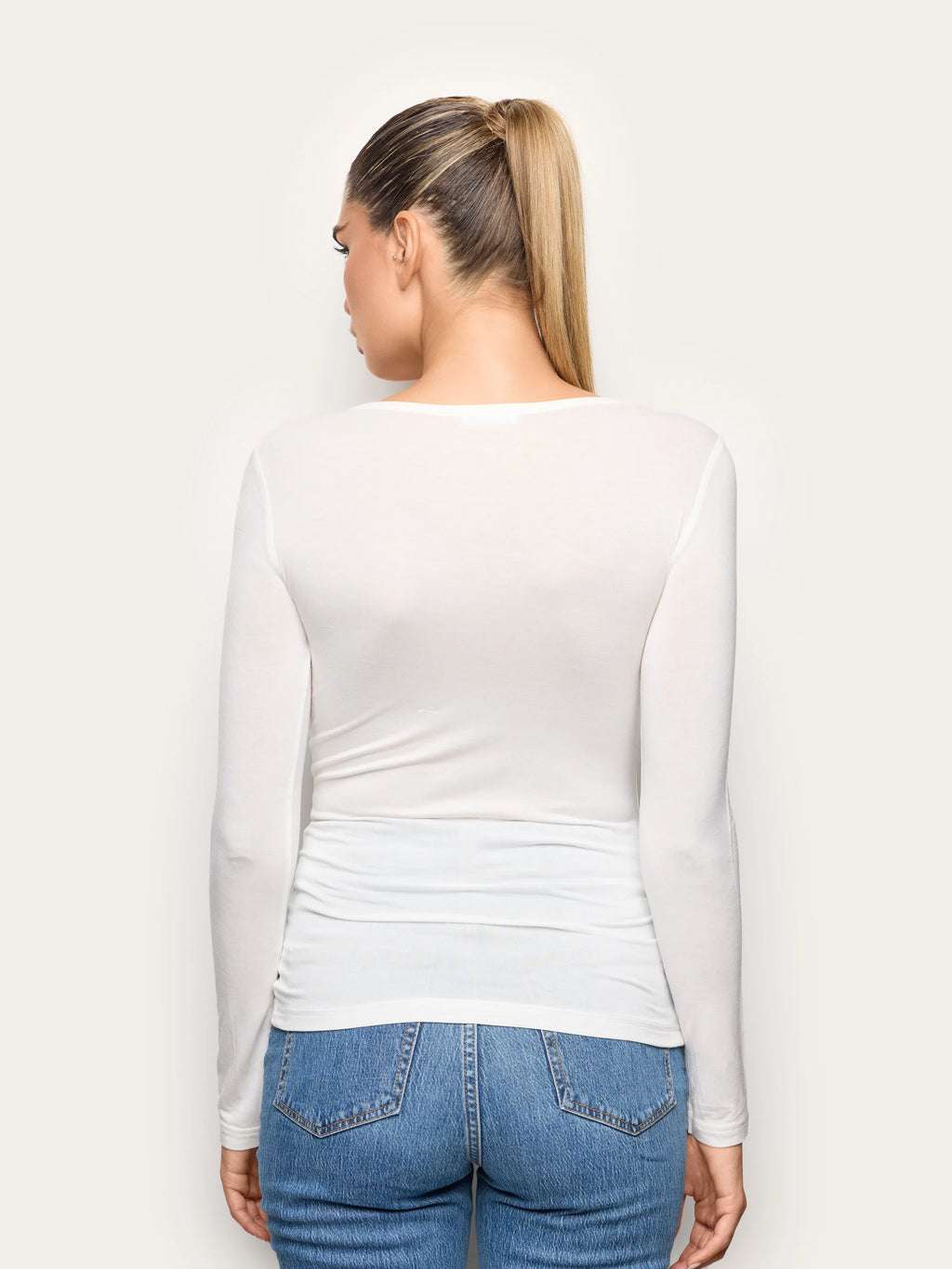 Yamamay Croatia Long-sleeve boat neck T-shirt | AMAD193002096_05_ccf176f8-8ea9-482d-bfe8-25be25661bcd.jpg