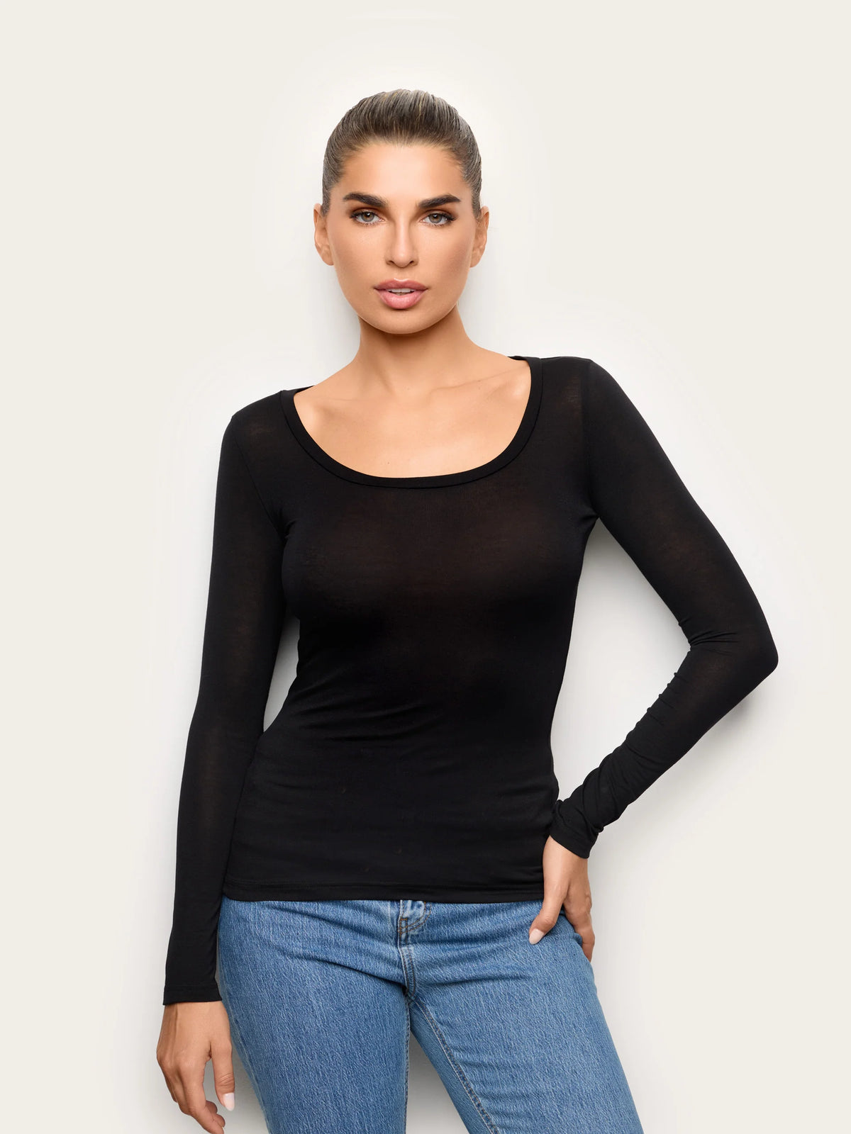 Yamamay Croatia Long-sleeve decolte neck T-shirt | AMAD193004072_01_6438aee3-151a-42a5-b5ac-3c7539f133c3.jpg