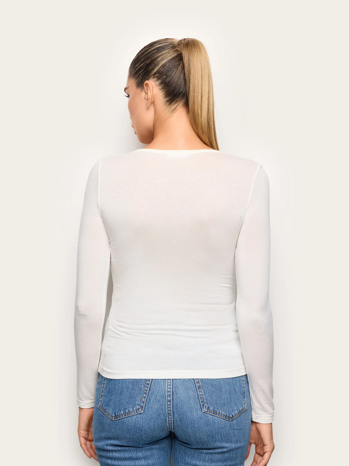 Yamamay Croatia Long-sleeve v neck T-shirt | AMAD193005035_05_44fa8668-2dd6-4ddd-8d40-39843325a9f2.jpg
