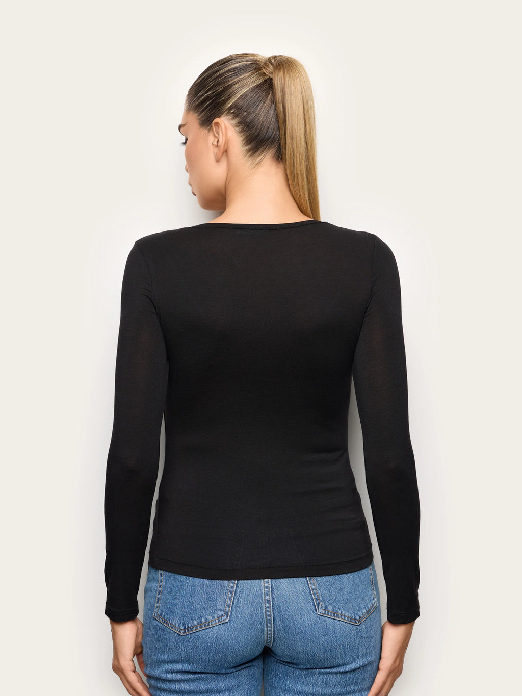 Yamamay Croatia Long-sleeve v neck T-shirt | AMAD193005072_05_b65c1483-8935-4322-9013-fb8db045dbe4.jpg