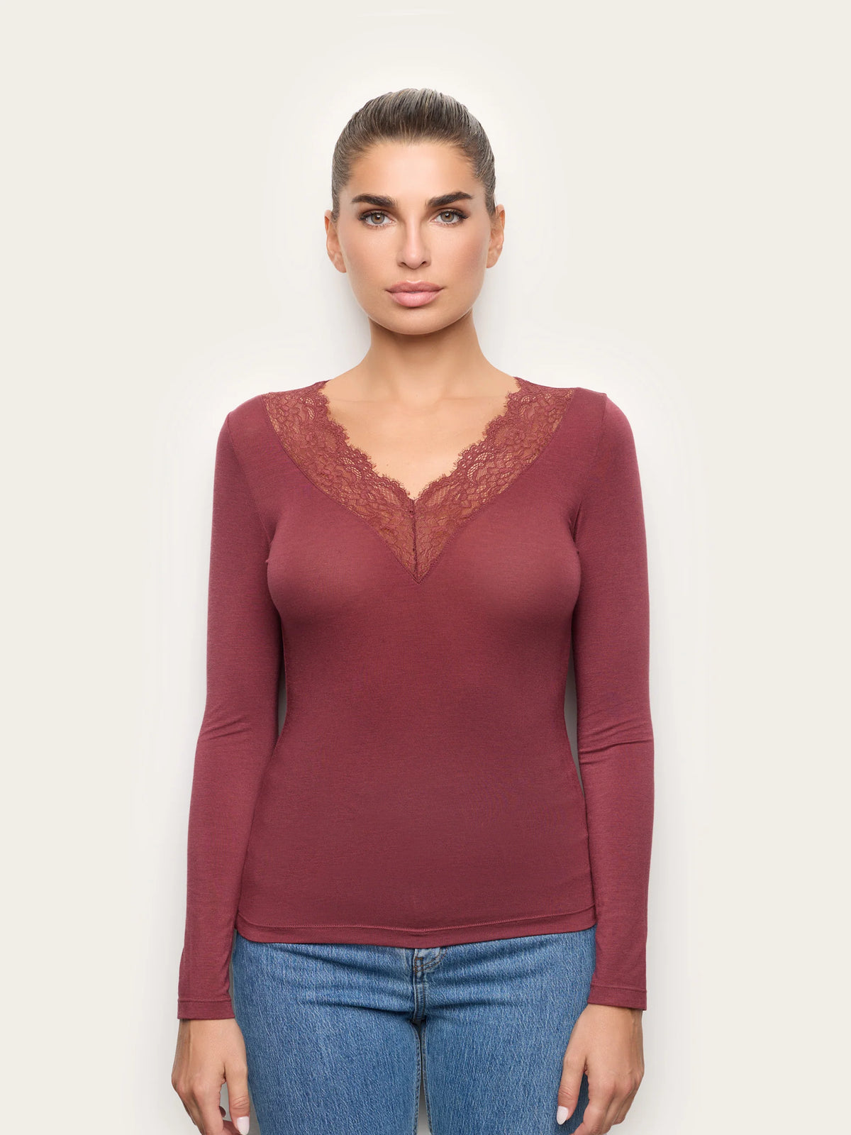 Yamamay Croatia Long-sleeve v neck T-shirt | AMAD193005092_02_390f3a0a-6f16-4707-88d2-37eb895d1c97.jpg