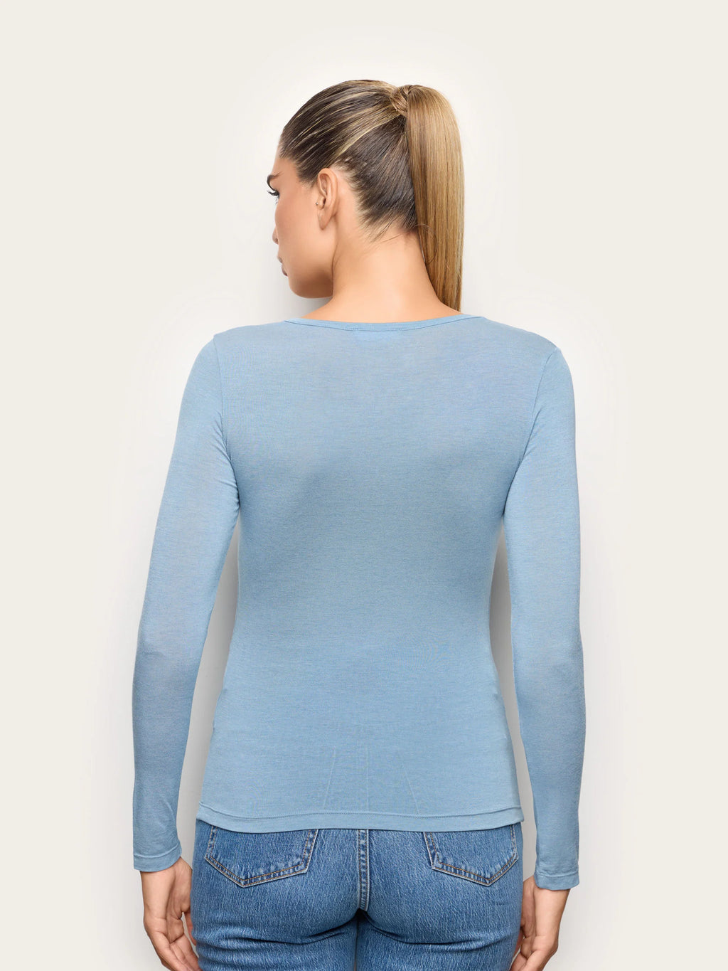 Yamamay Croatia Long-sleeve v neck T-shirt | AMAD193005242_05_36e96dea-8825-43cd-a38c-85182faff2b7.jpg