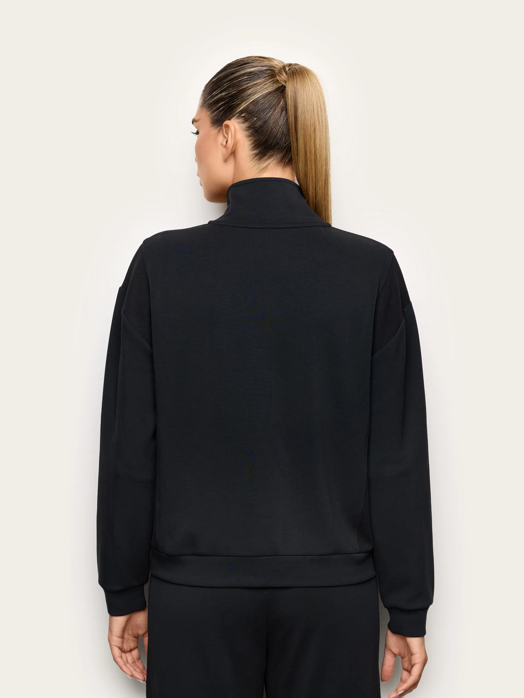 Yamamay Croatia Sweatshirt | AMAD193018072_05_9f522f42-6f53-445e-8231-b7c469d13b79.jpg