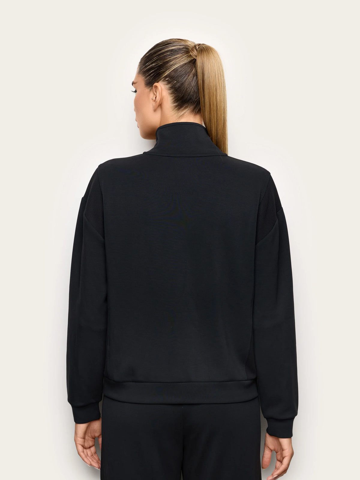 Yamamay Croatia Sweatshirt | AMAD193018072_05_9f522f42-6f53-445e-8231-b7c469d13b79.jpg