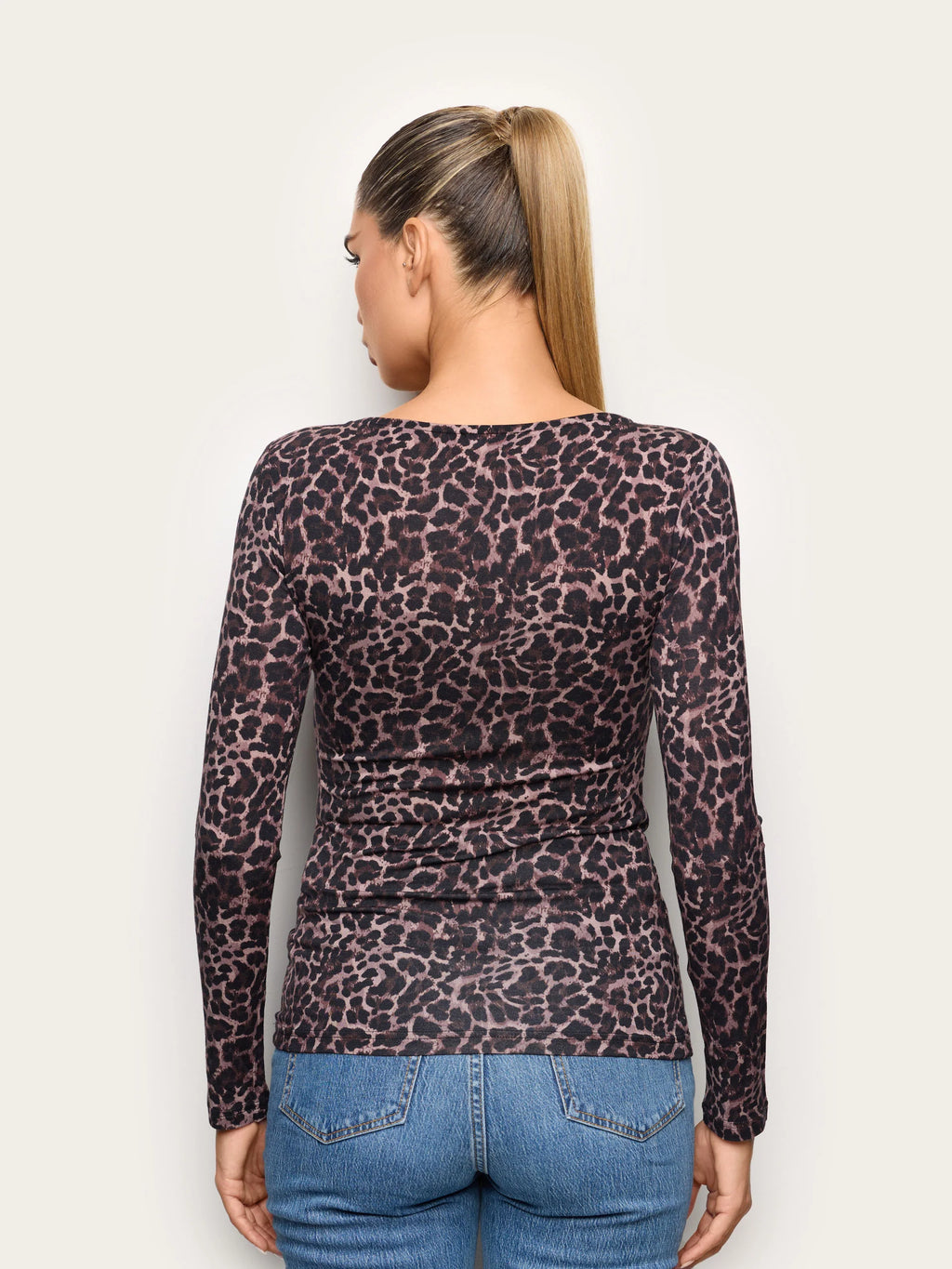 Yamamay Croatia Long-sleeve boat neck T-shirt | AMAD193020282_05_807845d8-b062-4458-be12-28ad4aa8633f.jpg