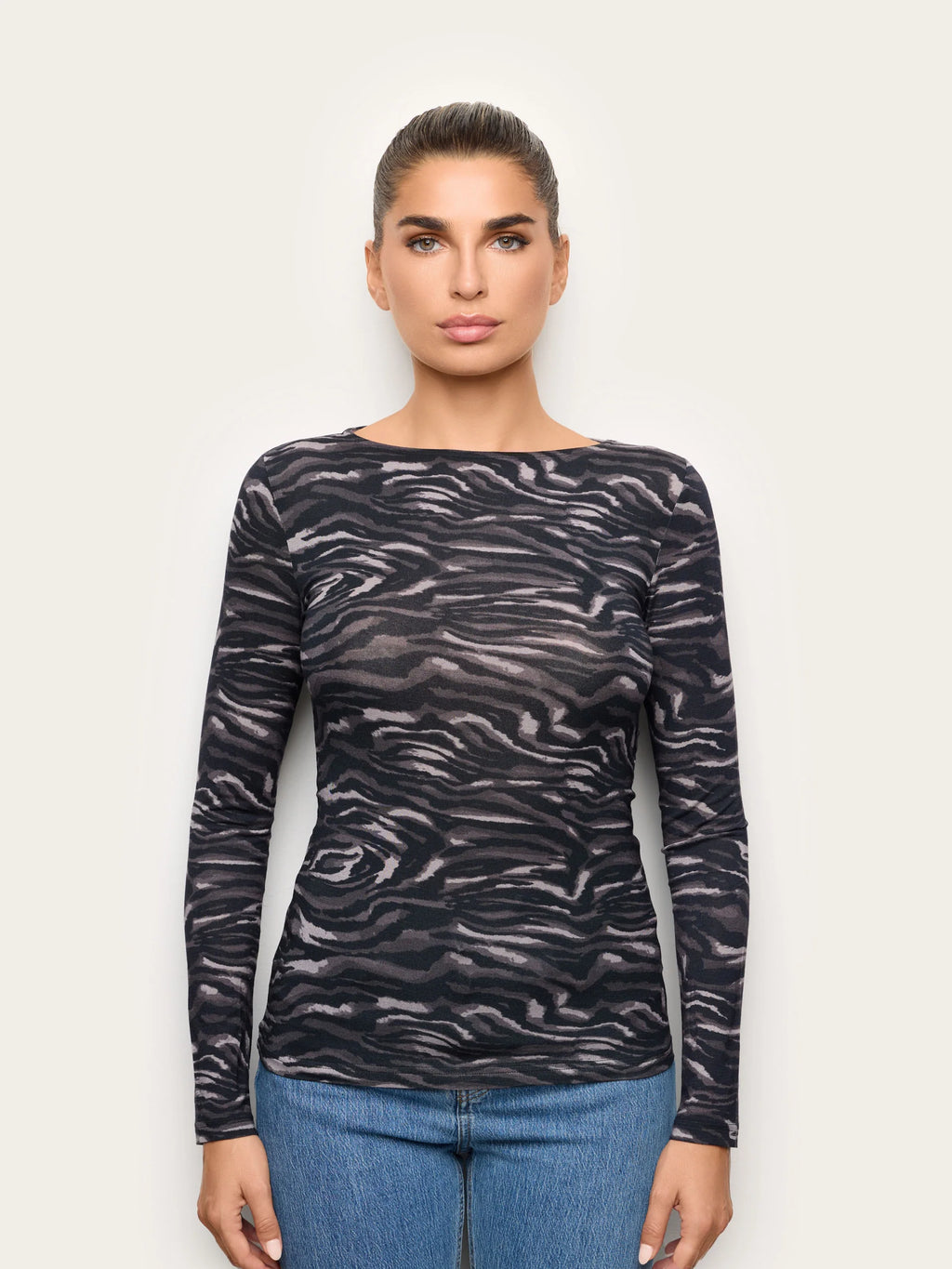 Yamamay Croatia Long-sleeve boat neck T-shirt | AMAD193020967_02_fb7ebc9e-cfd5-45bd-9f57-b1129e62e490.jpg