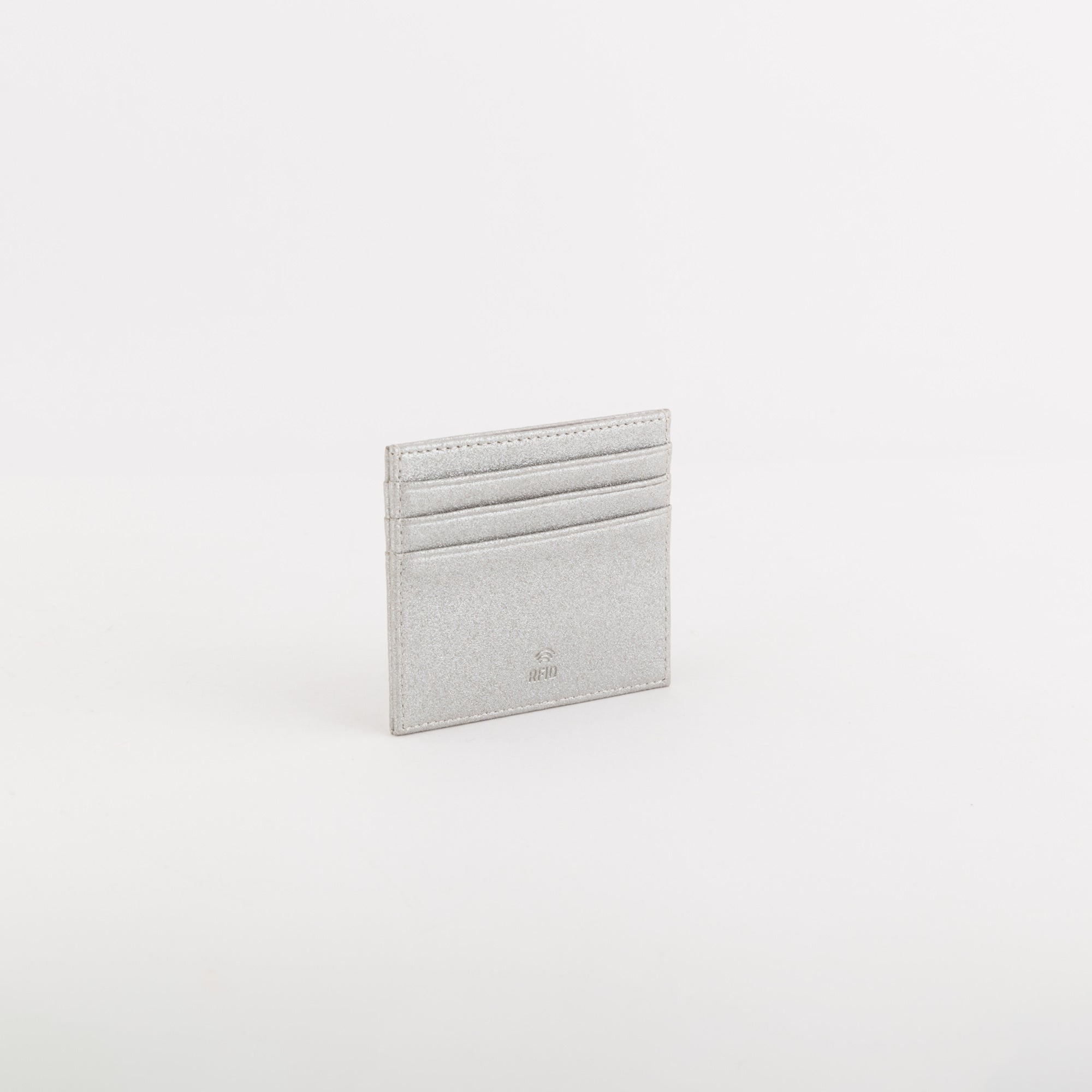 Carpisa Croatia – Shiny accessories - P/Credit Cards for Women – Silver – APD07702545 – Image 1 |k=APD0770254504001_01_basechild_fb1a276f-4e2f-4f4d-ae09-65f5b1afe5e5