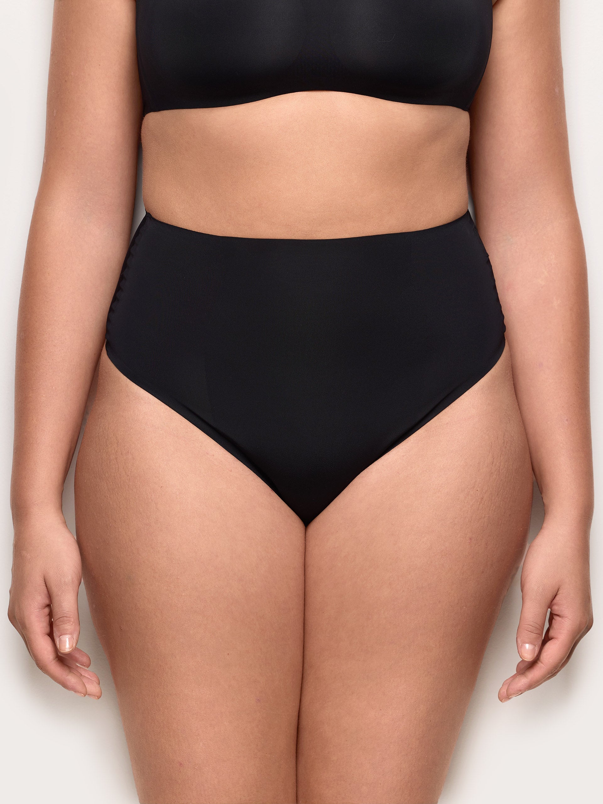 SUPERFEINE FORMBANDFORMUNG – Hochgeschnittener, formender String-Slip