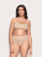 SUPERFEINE FORMBANDFORMUNG – Hochgeschnittener, formender String-Slip