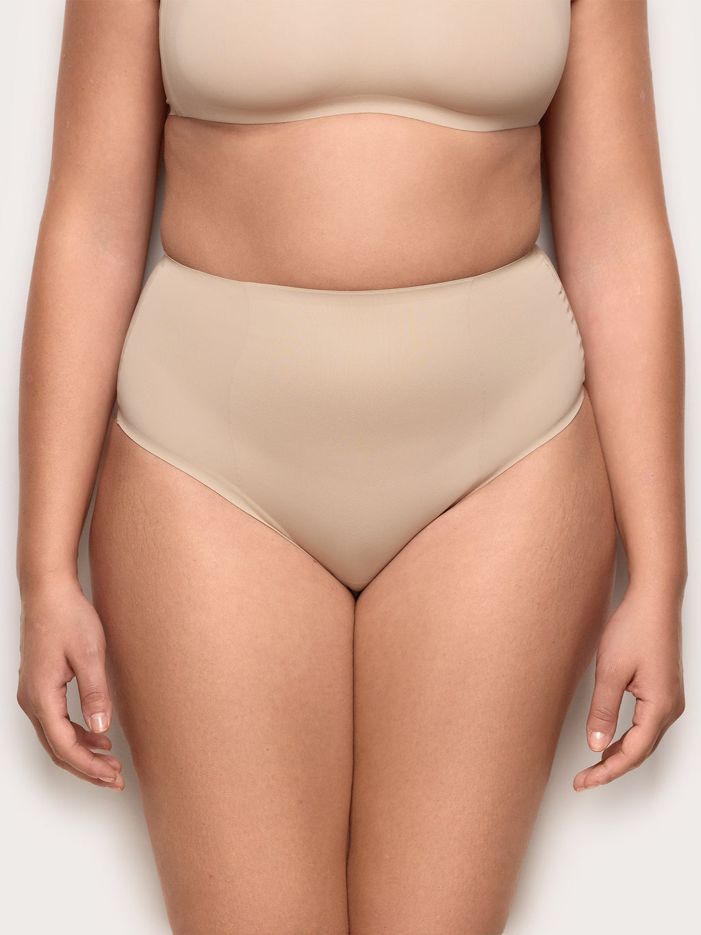 SUPERFEINE FORMBANDFORMUNG – Hochgeschnittener, formender String-Slip