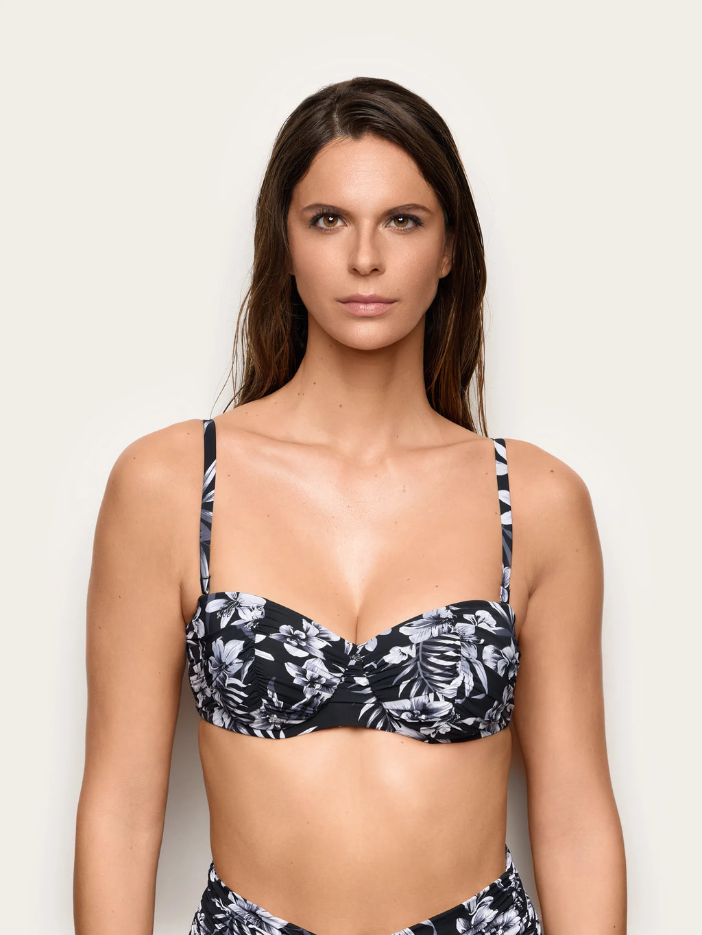 Yamamay Croatia Padded bandeau bk bra in different cup sizes | CFAD192003_128_02.jpg
