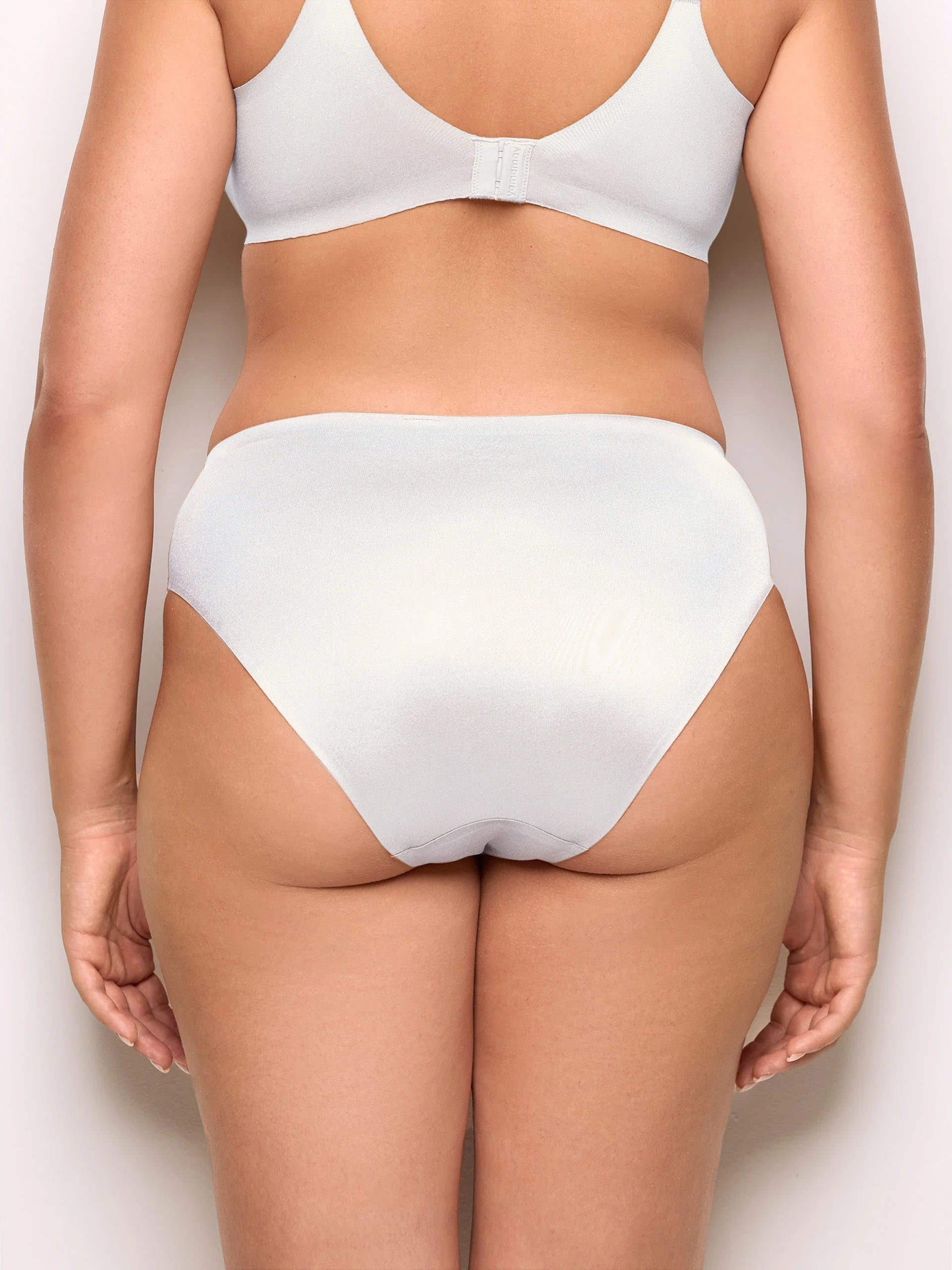 Yamamay Croatia Briefs | ISLD99X059096_04_91844d78-27a5-46d6-835f-f2684fb455e6.jpg