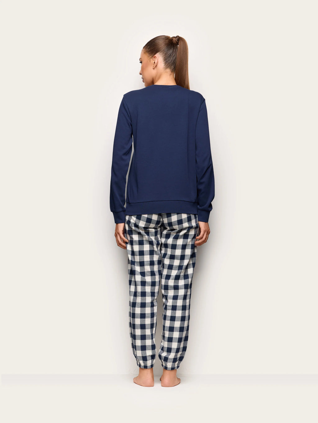 Yamamay Croatia Pyjamas | PPLD193010024_05_5d6f96a0-c9bf-4607-bdf4-d327d4c4b2b9.jpg