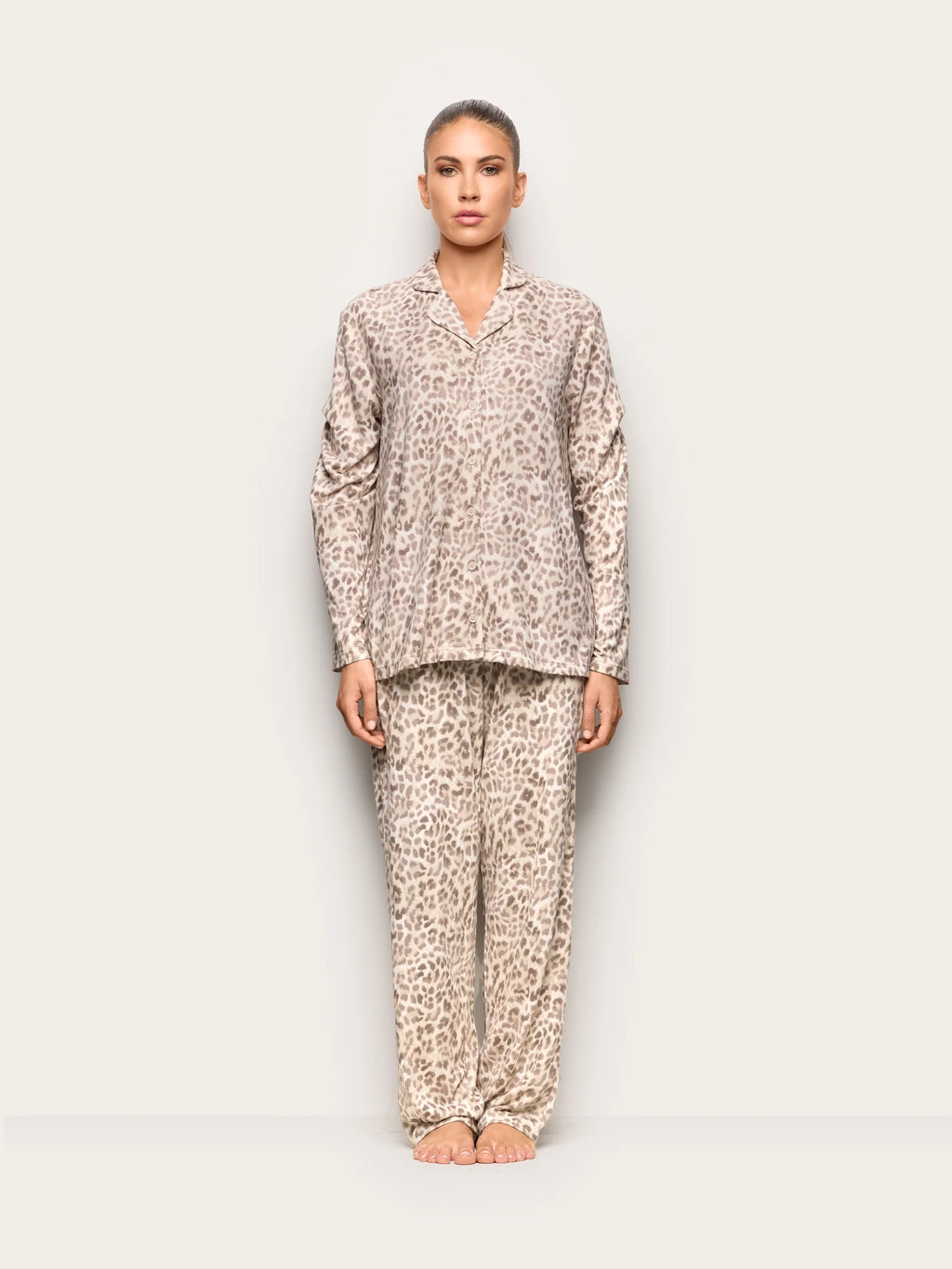 Yamamay Croatia Long-Pyjamas with front opening | PPRD193002128_02_c787d136-0e93-499d-8c97-86f2579e363e.jpg