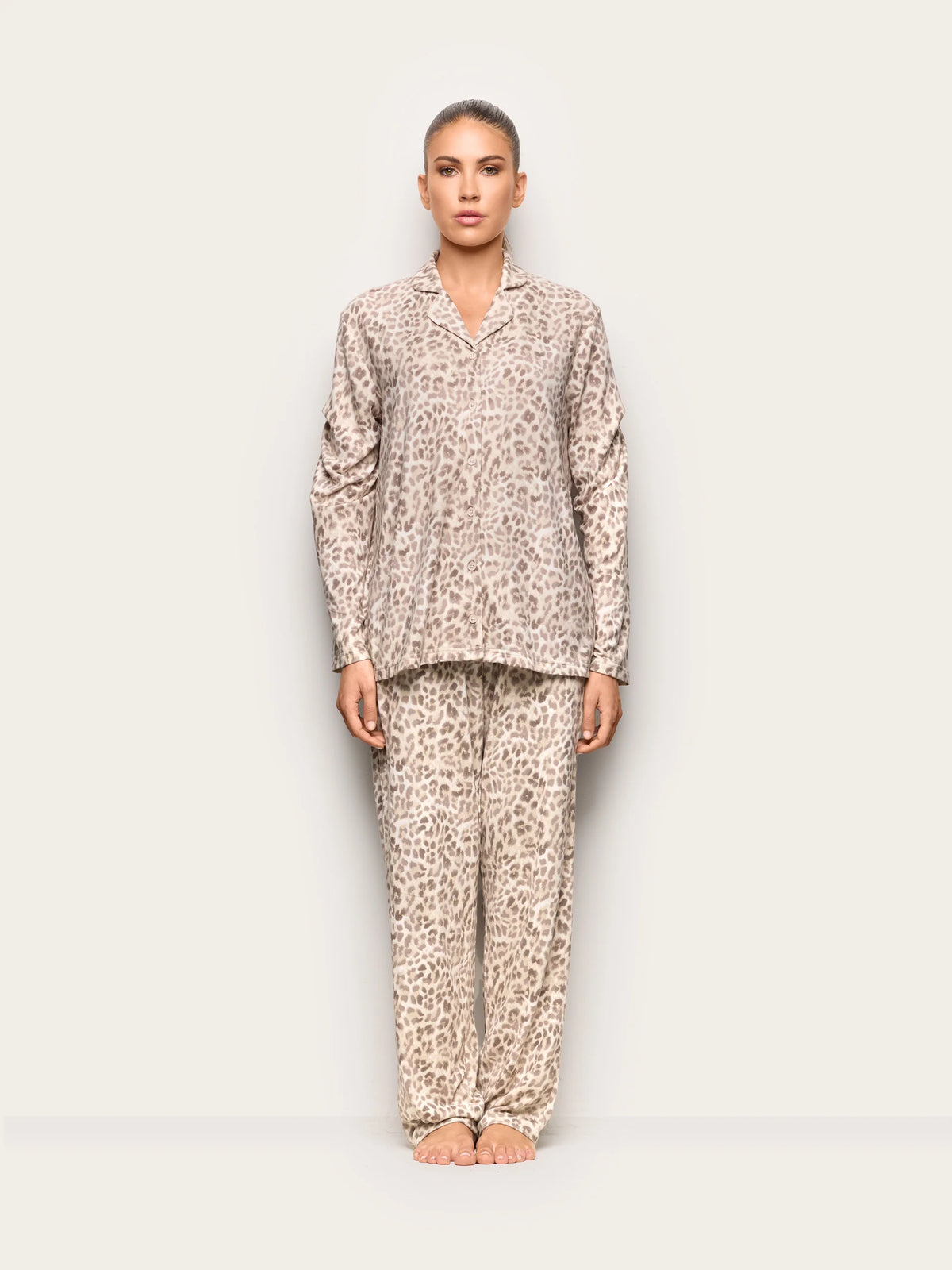 Yamamay Croatia Long-Pyjamas with front opening | PPRD193002128_02_c787d136-0e93-499d-8c97-86f2579e363e.jpg