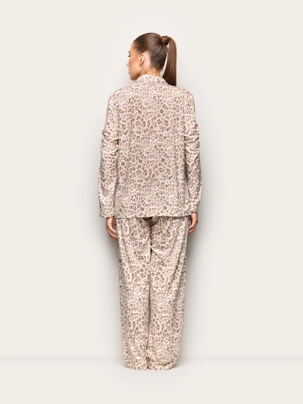 Yamamay Croatia Long-Pyjamas with front opening | PPRD193002128_05_24235b8c-1fc8-4e2c-8e37-e08aee5b9d2e.jpg