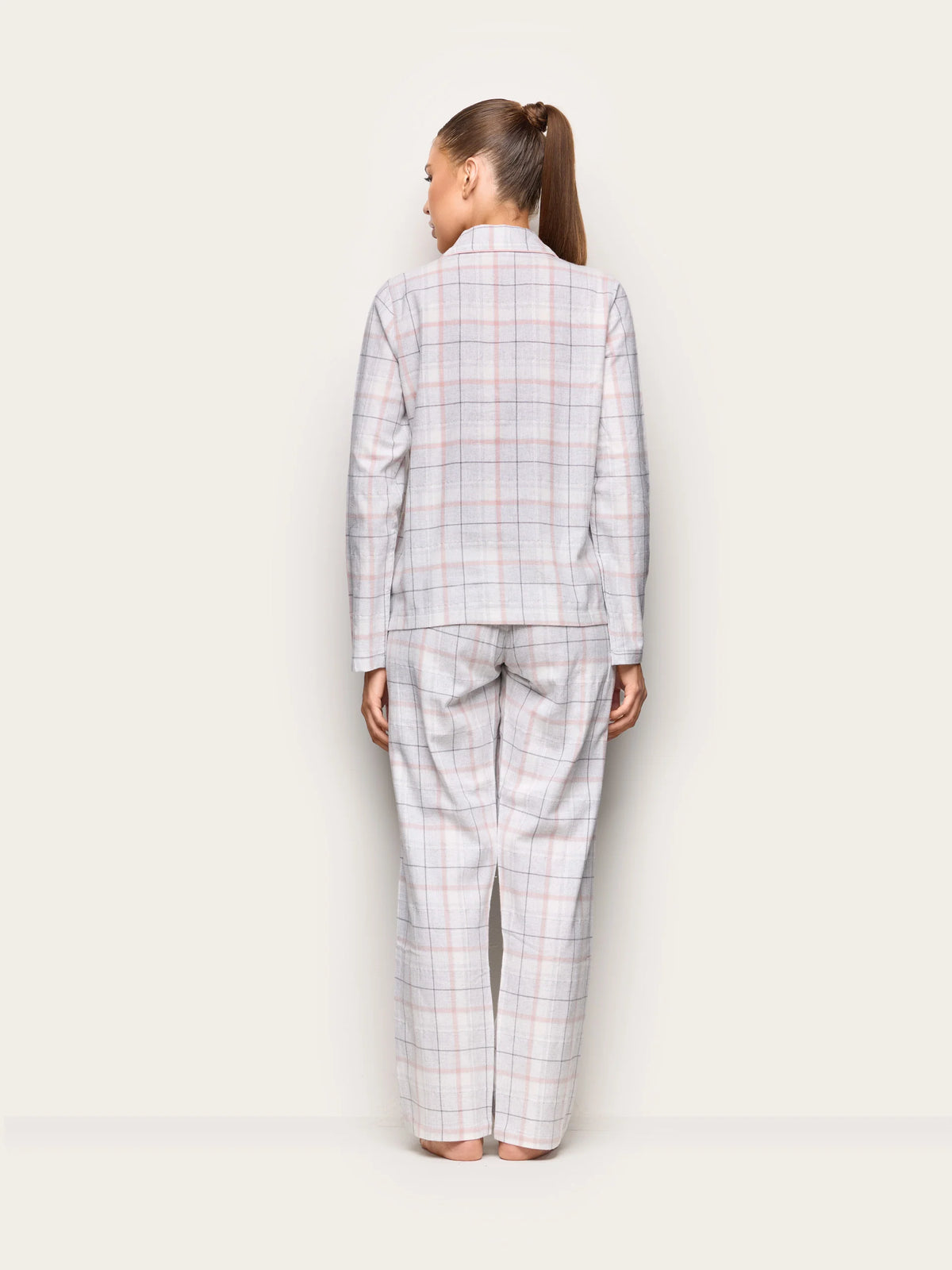 Yamamay Croatia Long-Pyjamas with front opening | PPRD193004128_05_f0177d8d-160e-4865-a33c-c208433b7754.jpg