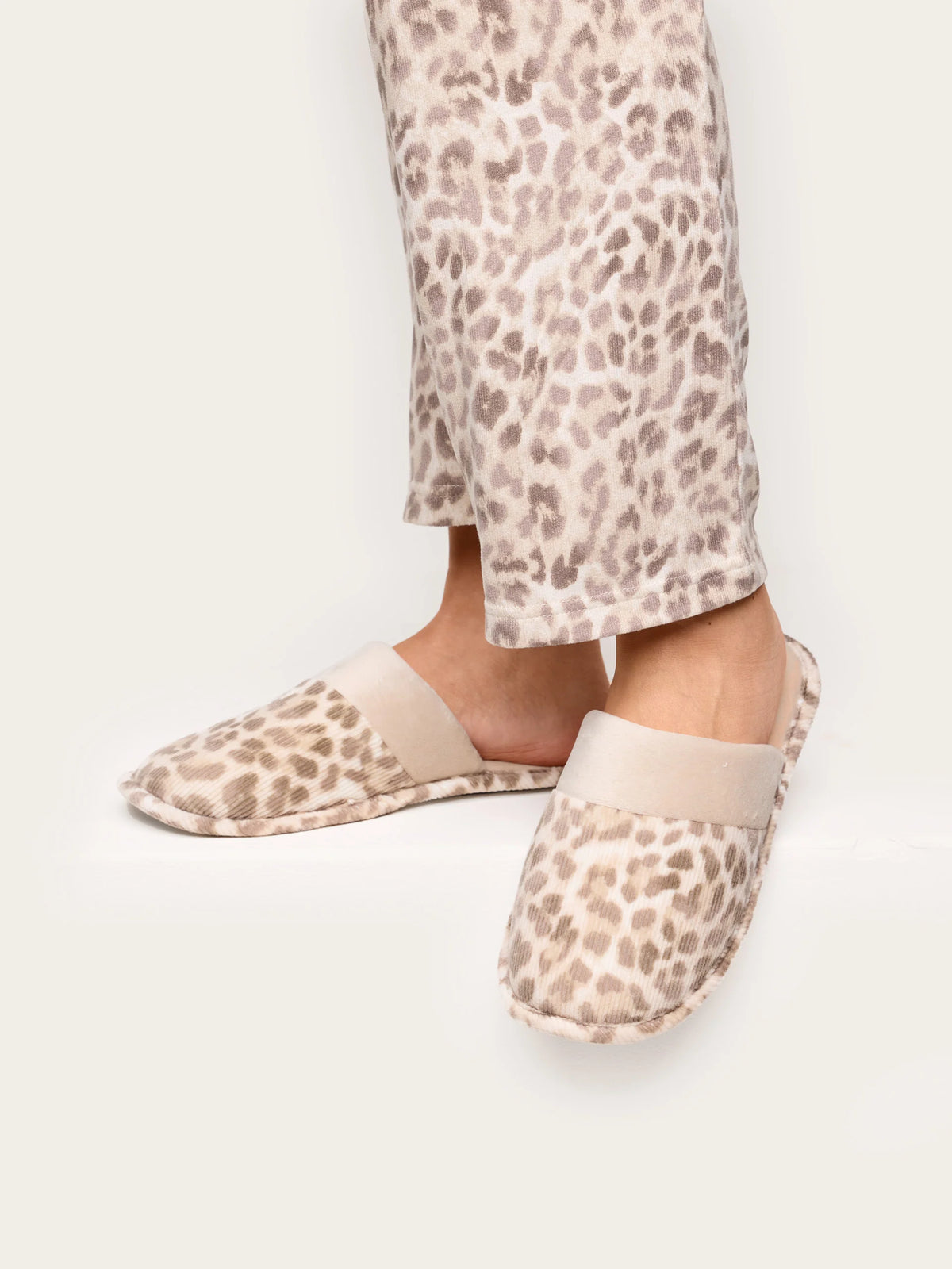 Yamamay Croatia Slippers | SPFD193002128_02_5a5069ad-56c2-4901-8906-eab191572b57.jpg