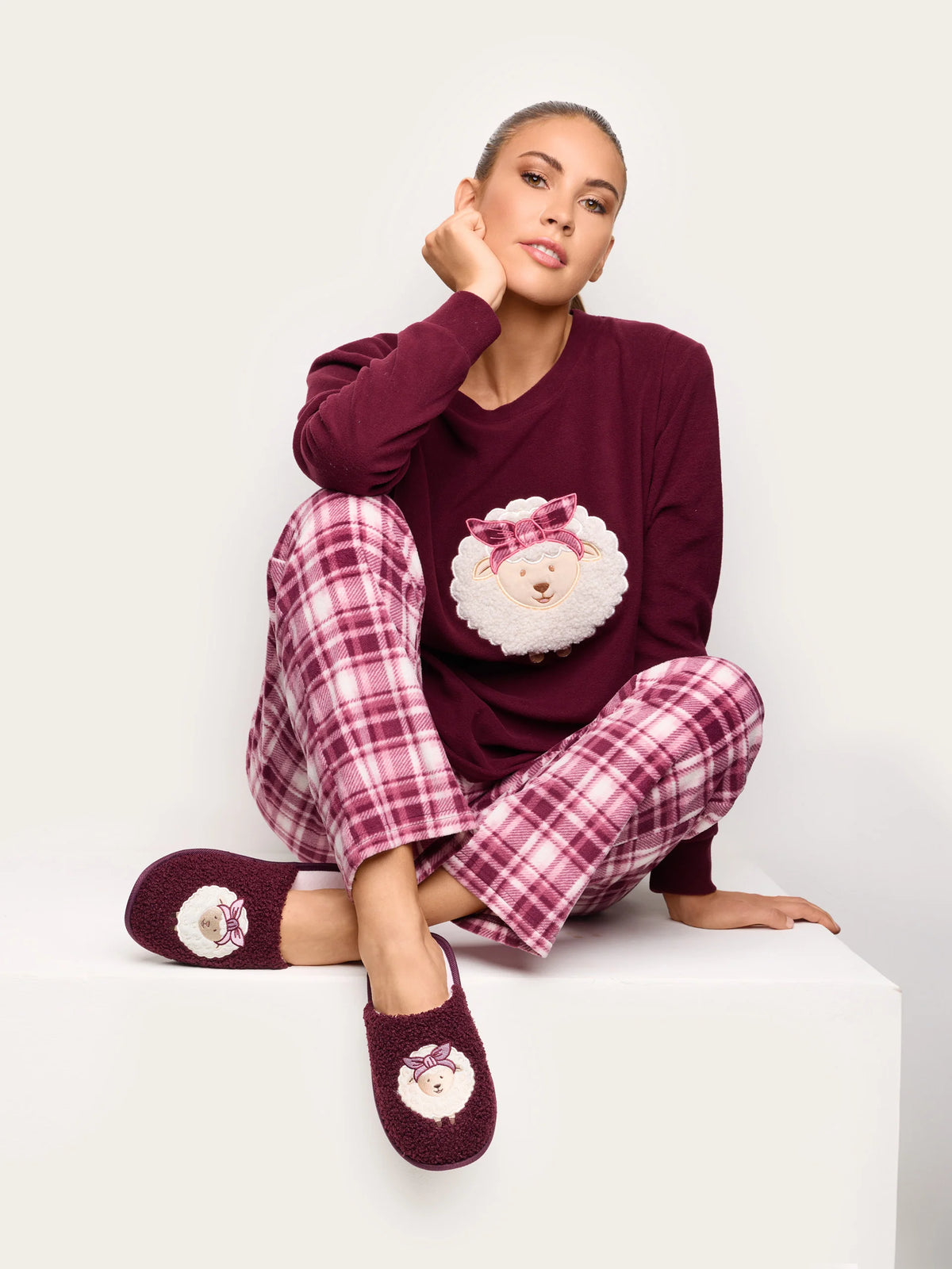 Yamamay Croatia Slippers | SPFD193003837_01_8a3621a4-0bc1-44fd-886e-a781717a9c7a.jpg