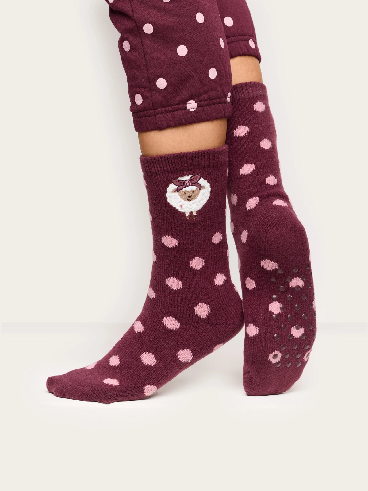 Yamamay Croatia Anti skid socks | SPFD193005128_02_244c3e06-ab98-4ee7-8627-c17dda7a0664.jpg
